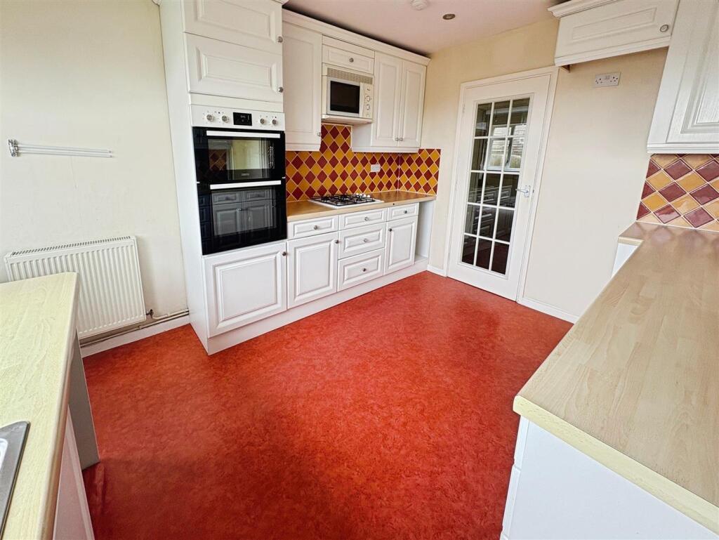 kitchen 2.jpg