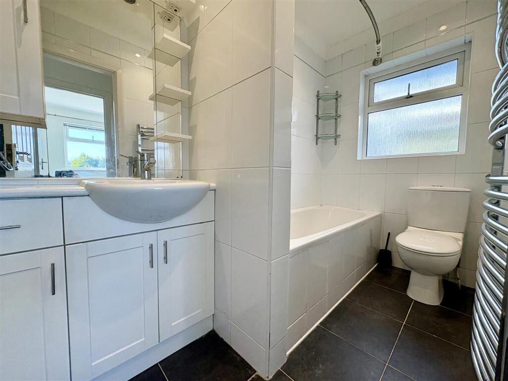 8. bathroom.jpg