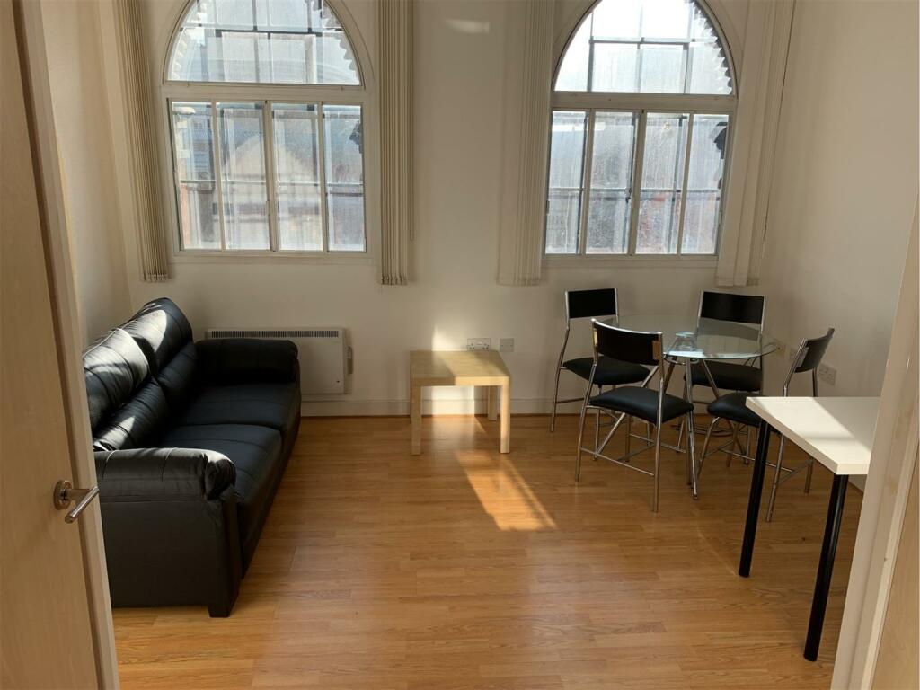 Lounge/Dining