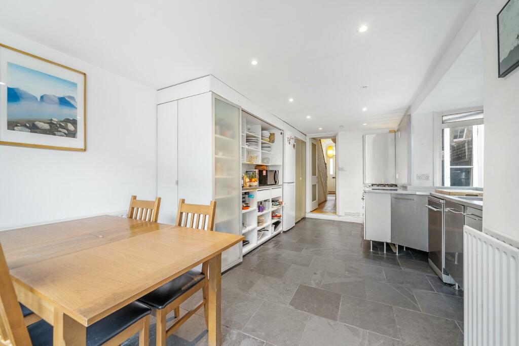 Kitchen (2).jpg