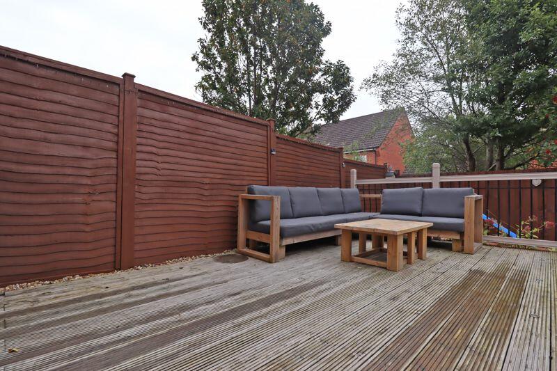 REAR GARDEN / SEATING AREA