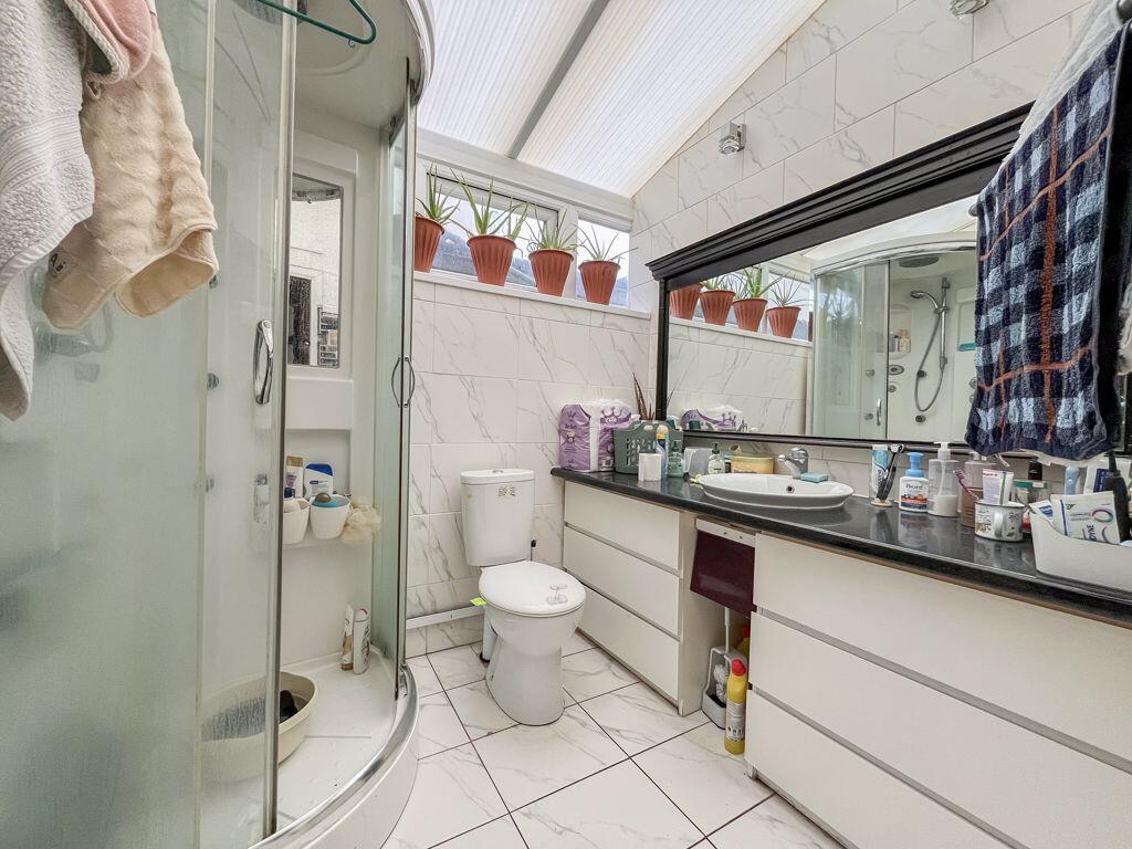 GROUND FLOOR SHOWER ROOM
