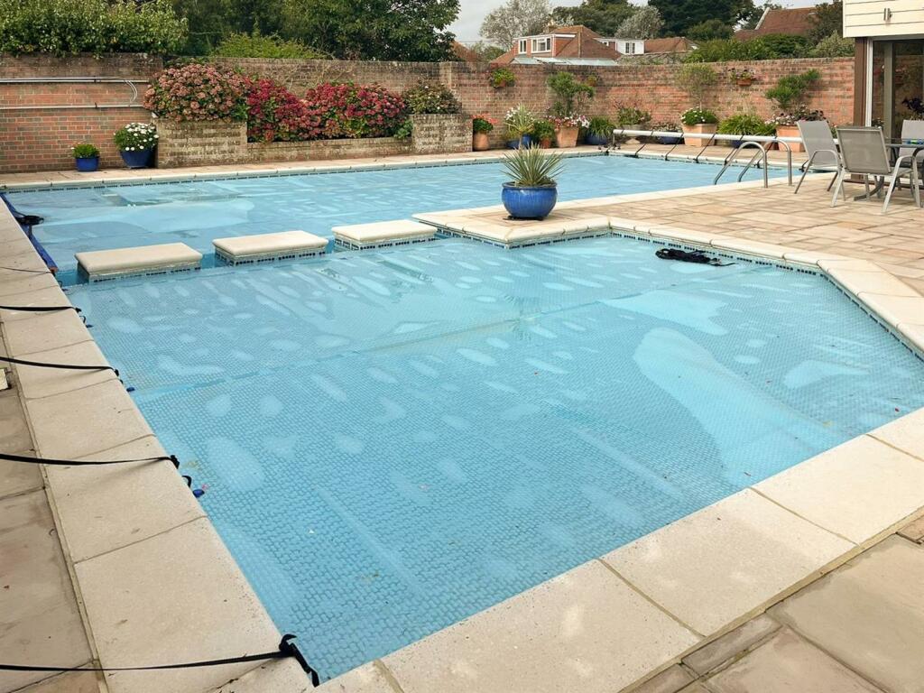 Pool House.jpg