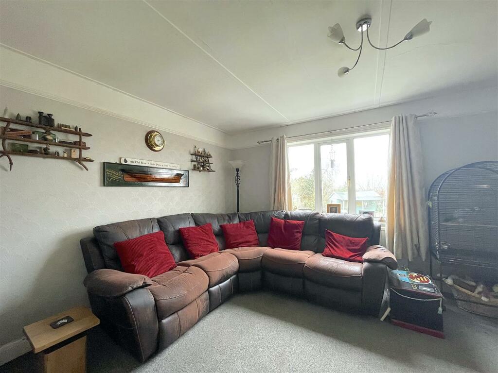 Living Room (2).jpeg