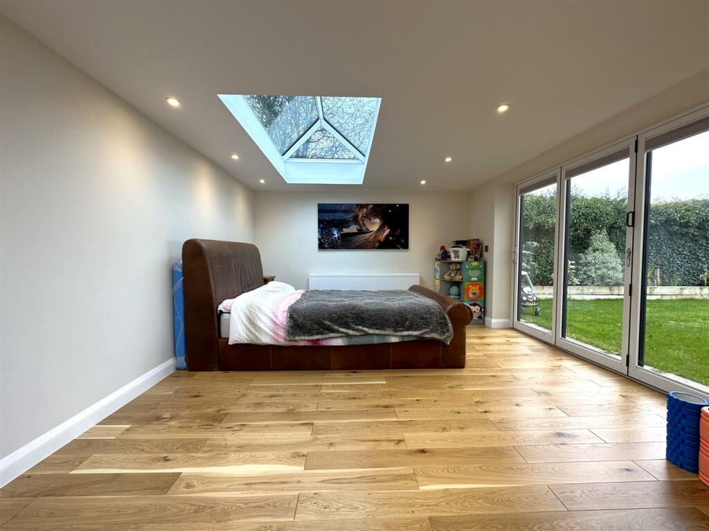 HUGE Master Bedroom 395