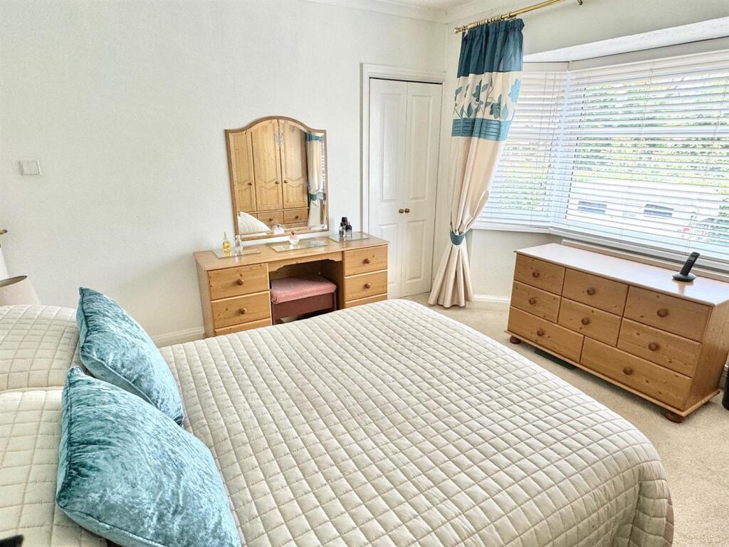 Bed 1.jpg