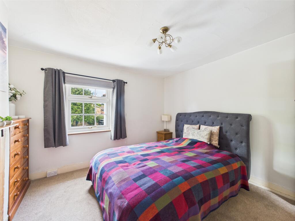 CAM01354G0-PR0504-STILL013