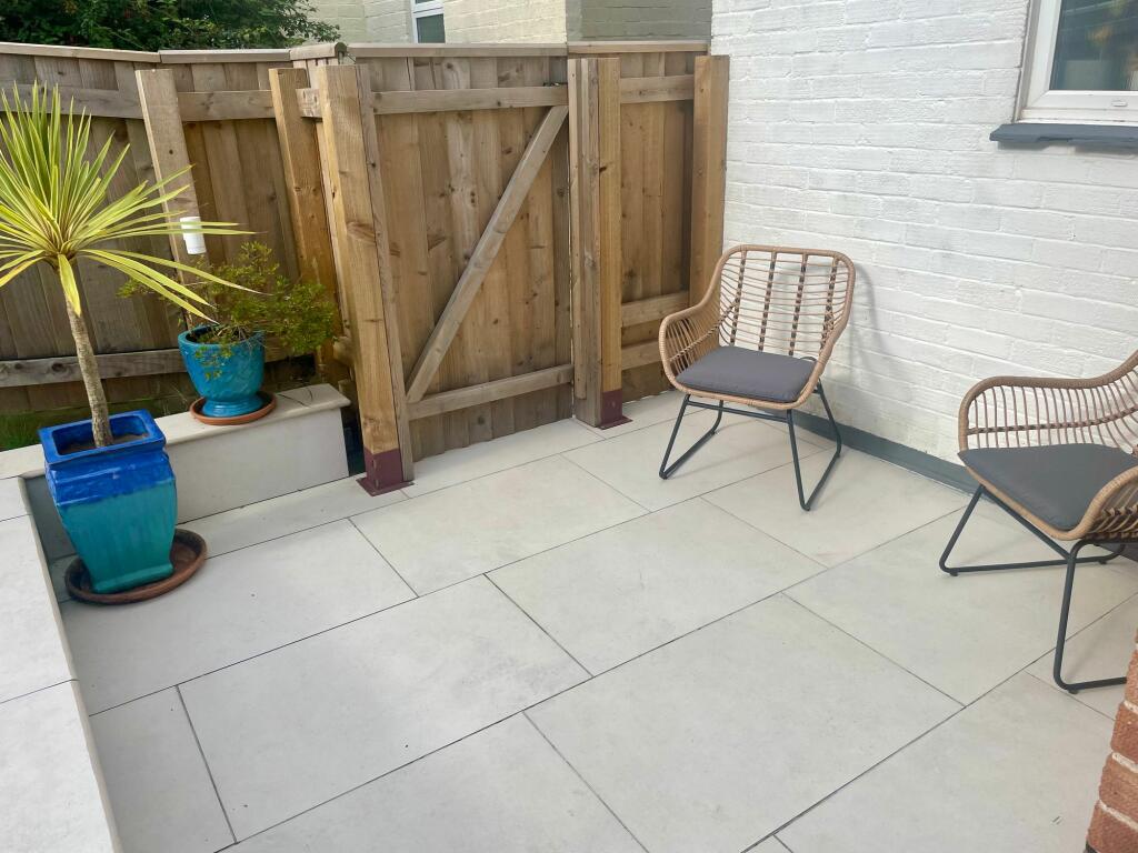 Front Garden patio