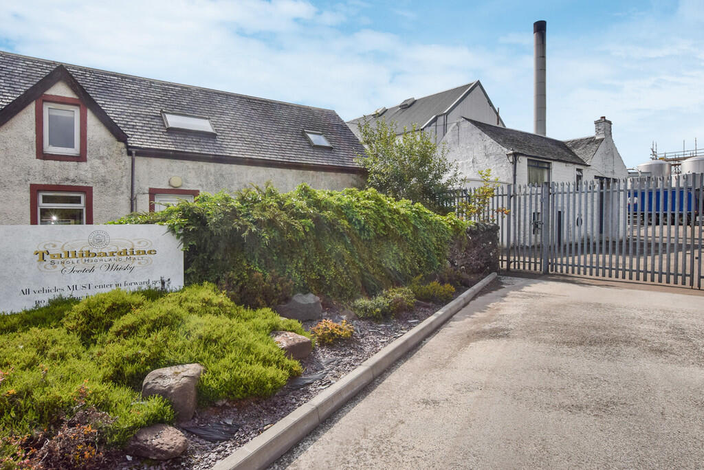 IMG_15429_10_larg...