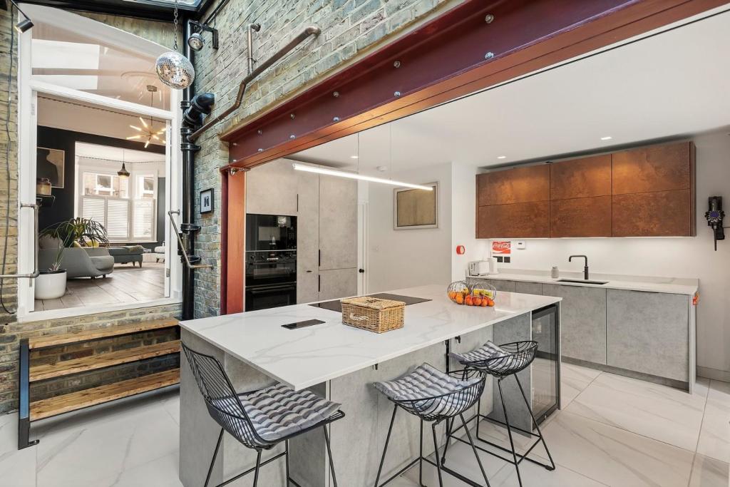 Kitchen (3).jpg
