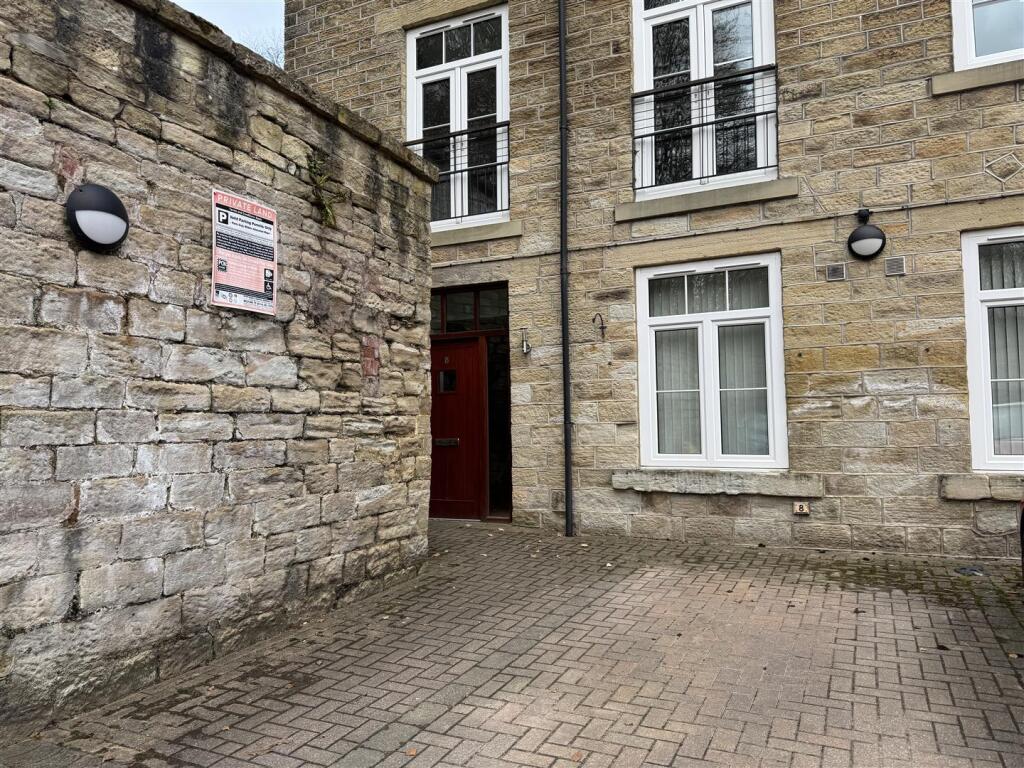 FRONT DOOR/PARKING