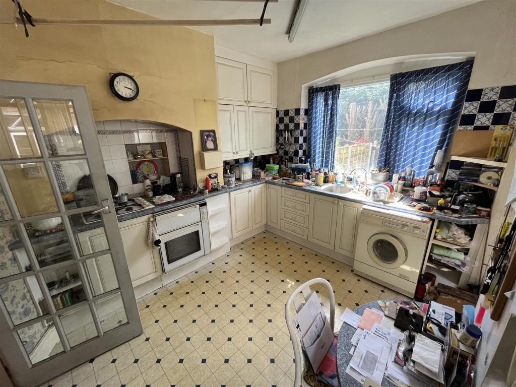 Breakfast Kitchen Aspect 2.jpg