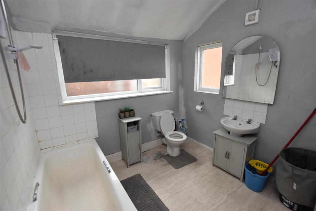 Bathroom.JPG
