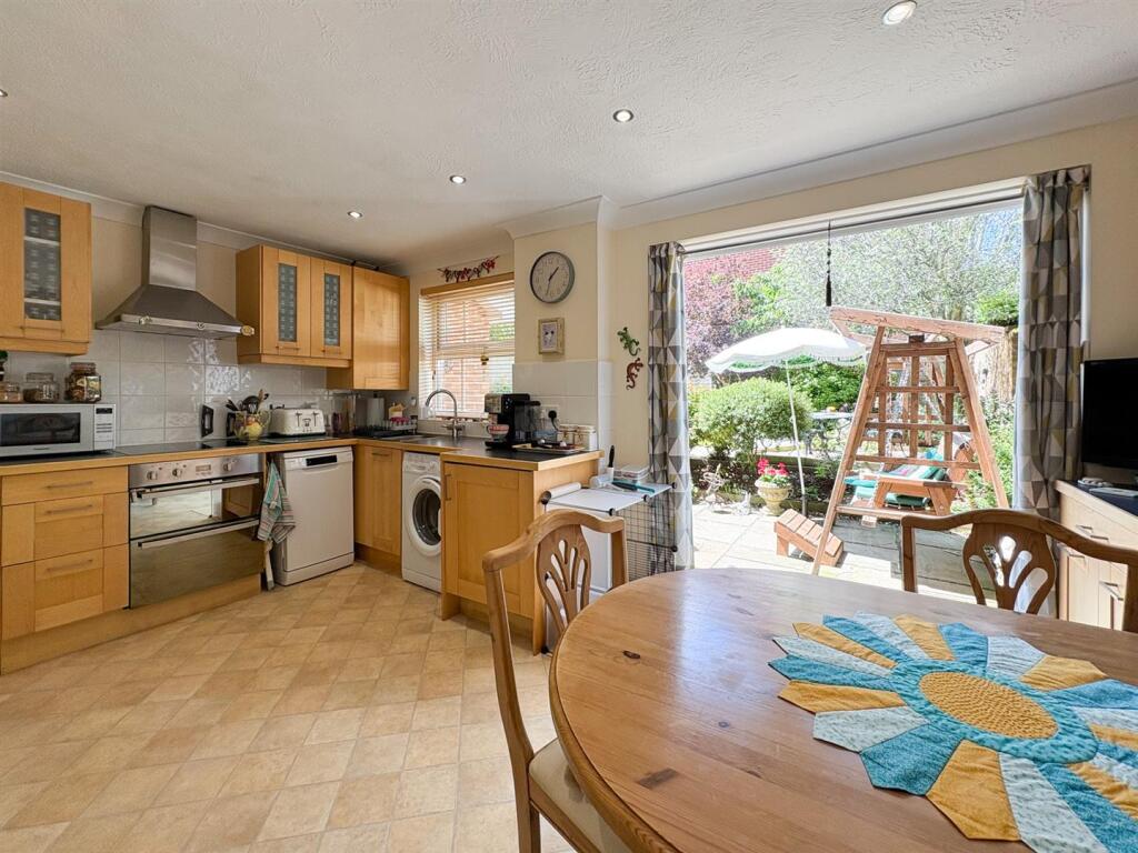 Kitchen Dining..jpg