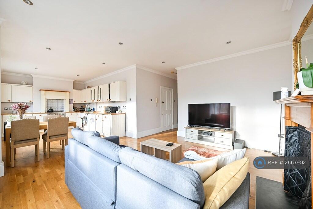 Reception/Kitchen/Diner