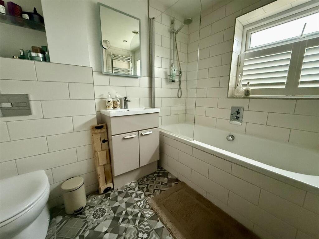 BATHROOM/WC