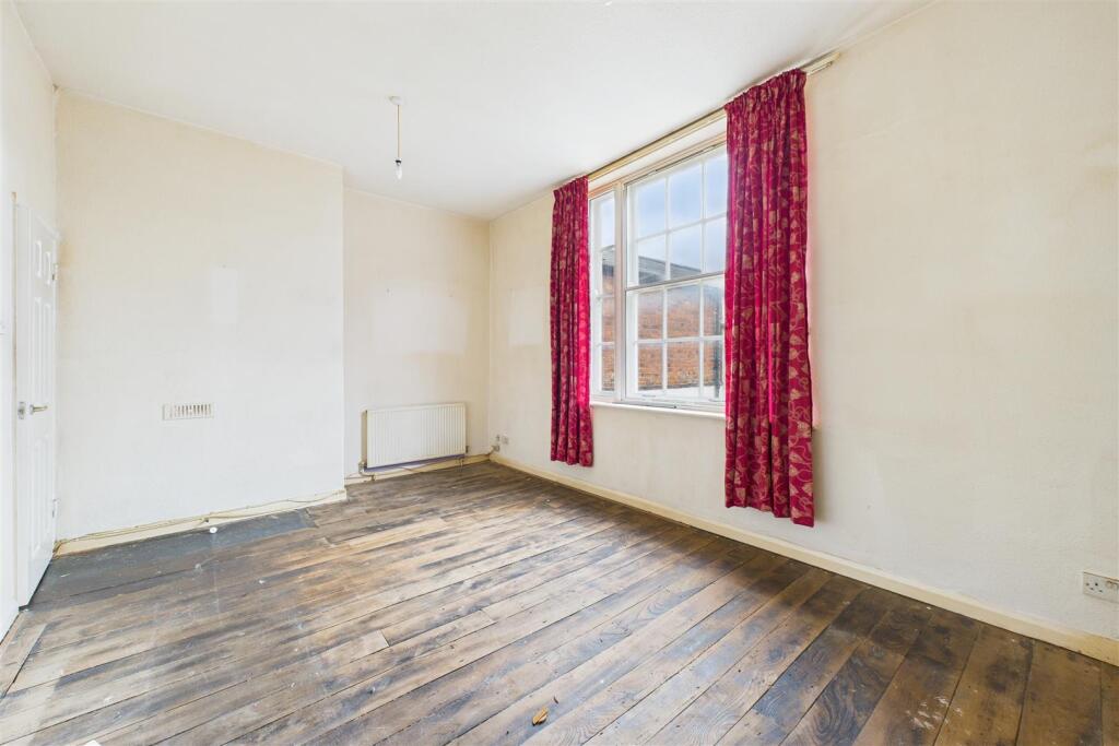 Flats A, B, C 18 Church Street, Tewkesbury, GL20 5