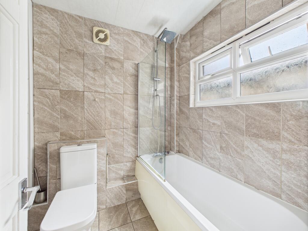 CAM04825G0-PR0145-STILL004