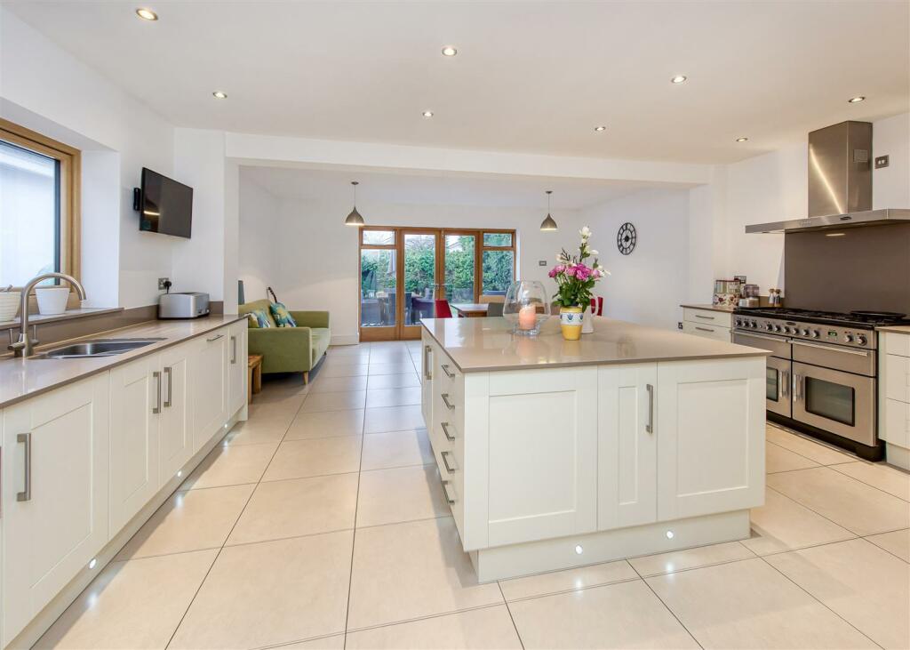 59 Elliotts Lane-kitchen2.jpg