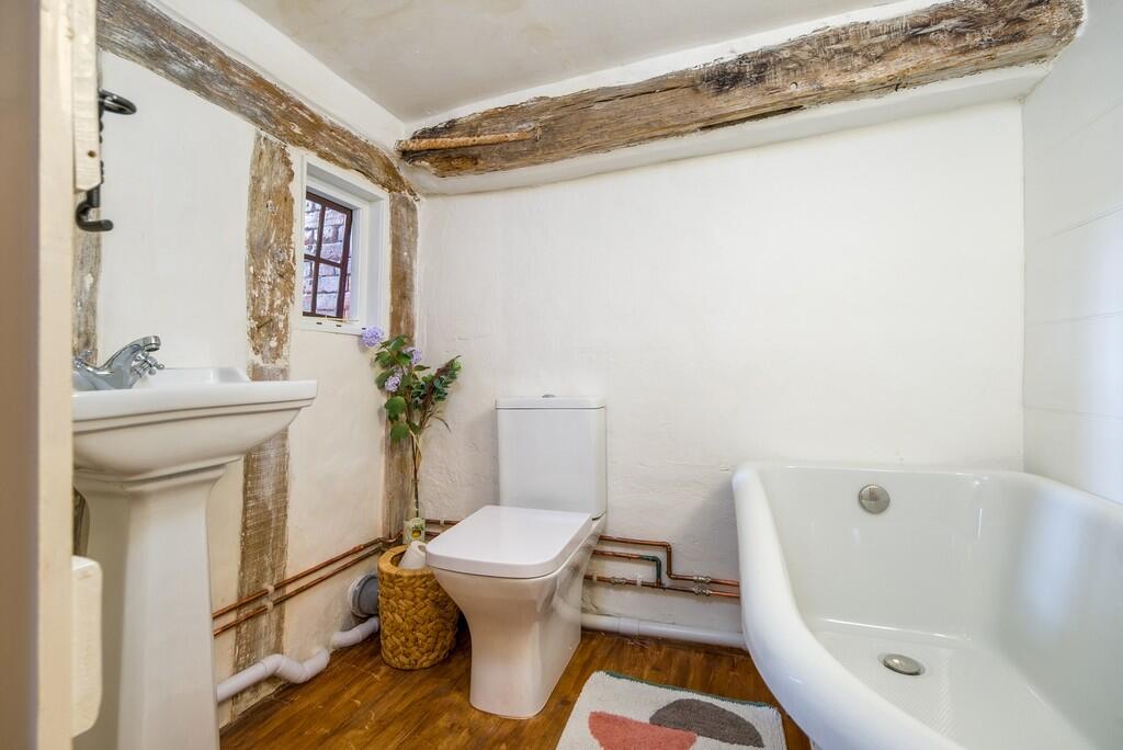 1440px-Crown Hill...