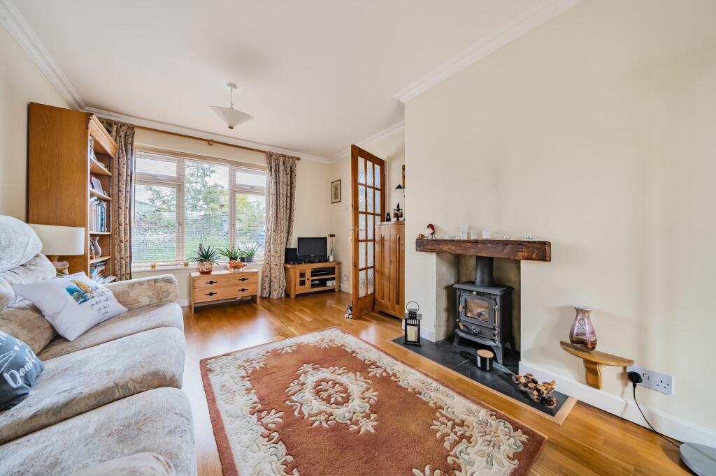 Living Room/Dining Room (4)