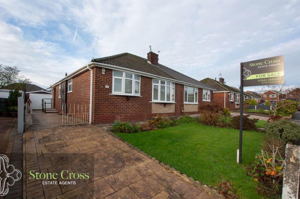 Avondale Drive, Astley