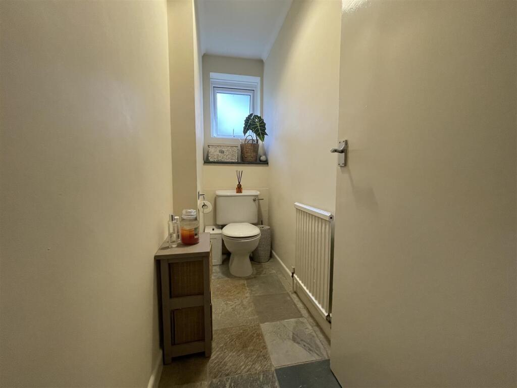 SEPARATE WC