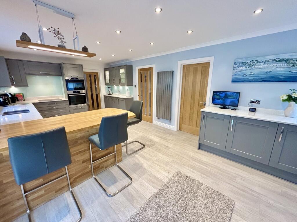 Kitchen / Breakfast Room
