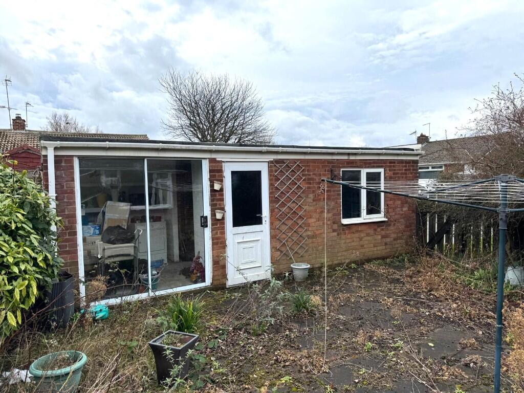 GARAGE / GARDEN ROOM