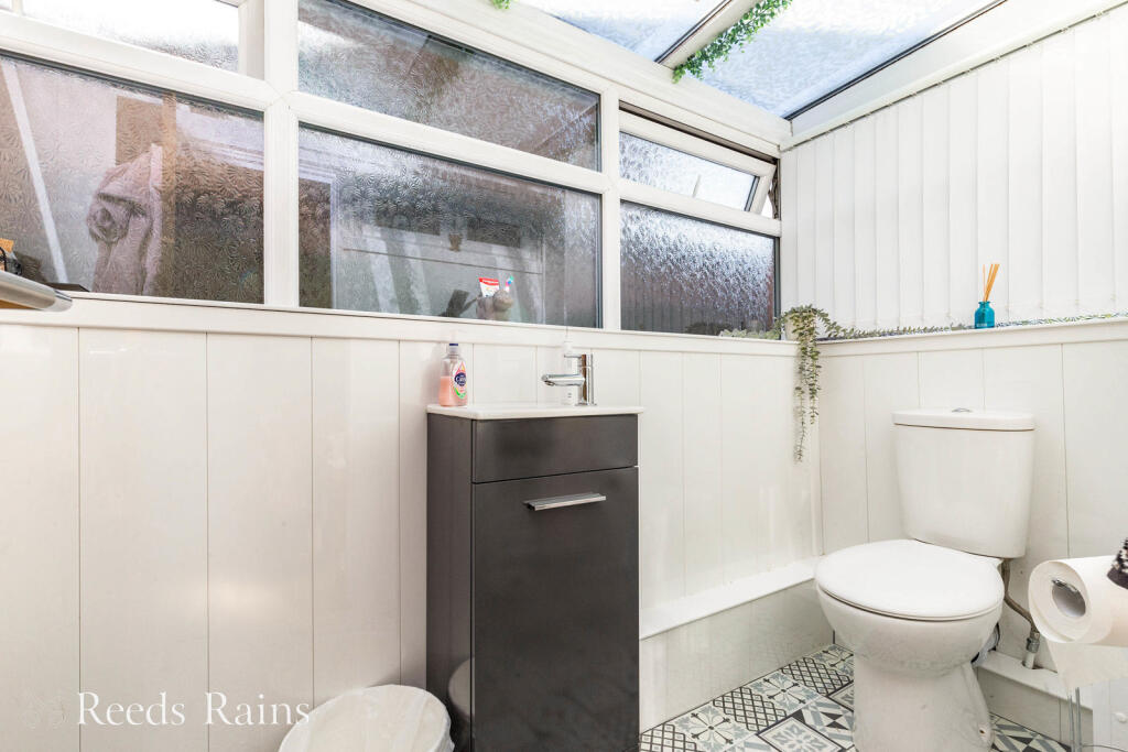 2nd En-Suite Wc