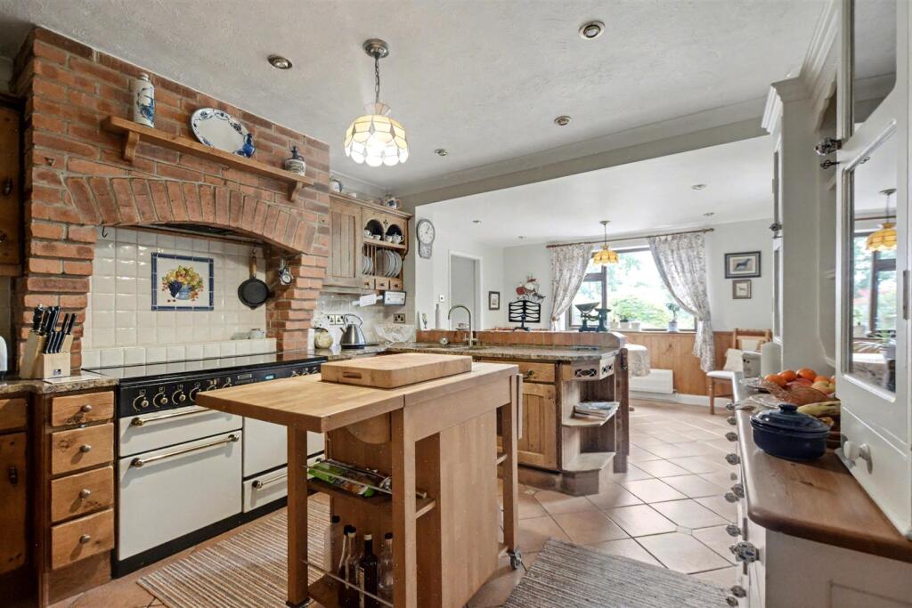 DINING KITCHEN
