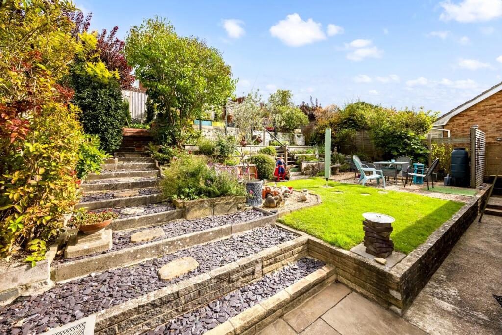 Broad Rigg Avenue, 37_017.JPG