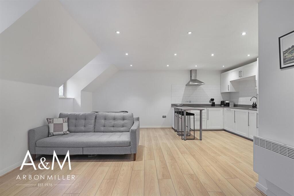 OPEN PLAN LOUNGE KITCHEN