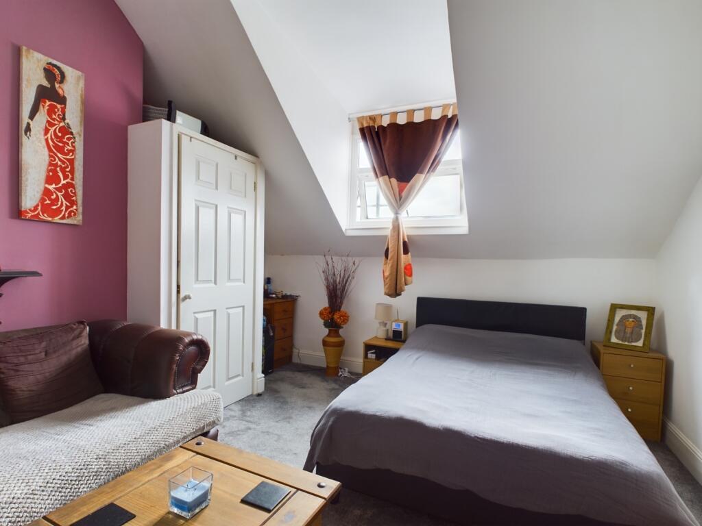 CAM03062G0-PR0028-STILL005