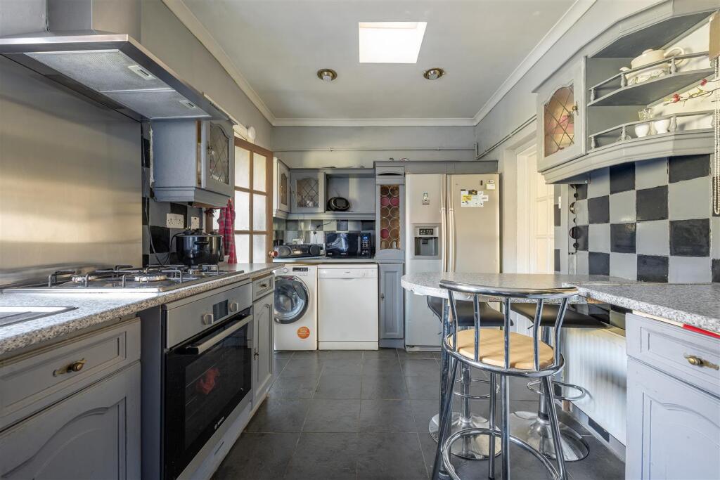 Hervey Park Road, E17