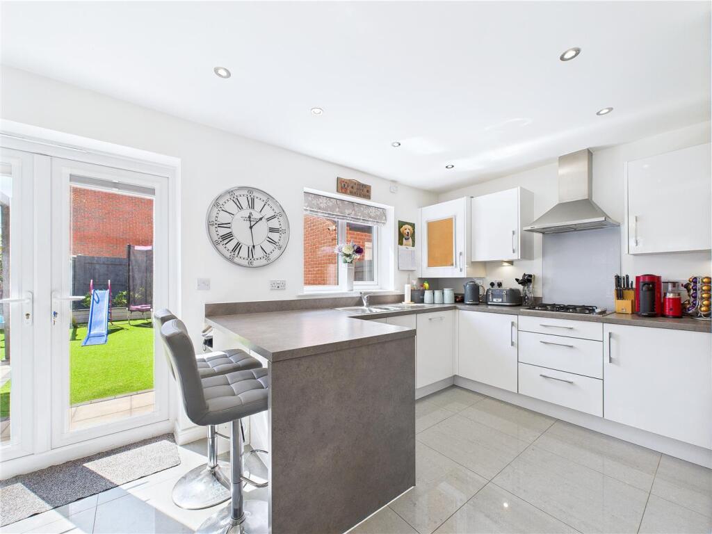 Harrier Way, Estate Agent, Burton on Trent (15).jp