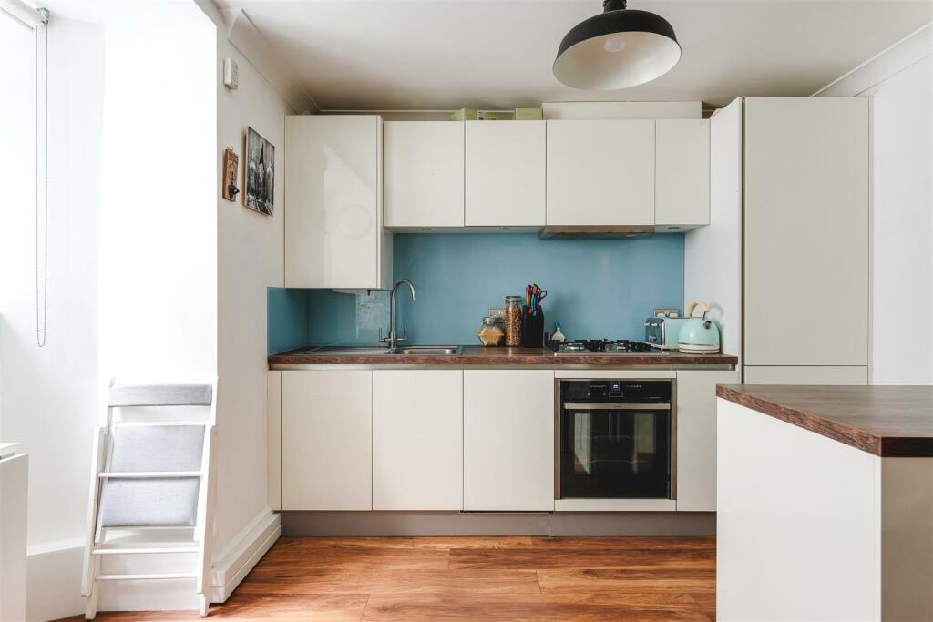 18 Evering Road (Flat 1)-8.jpg