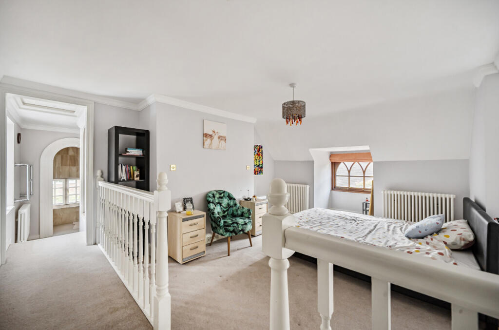 1374670-15-690e22...