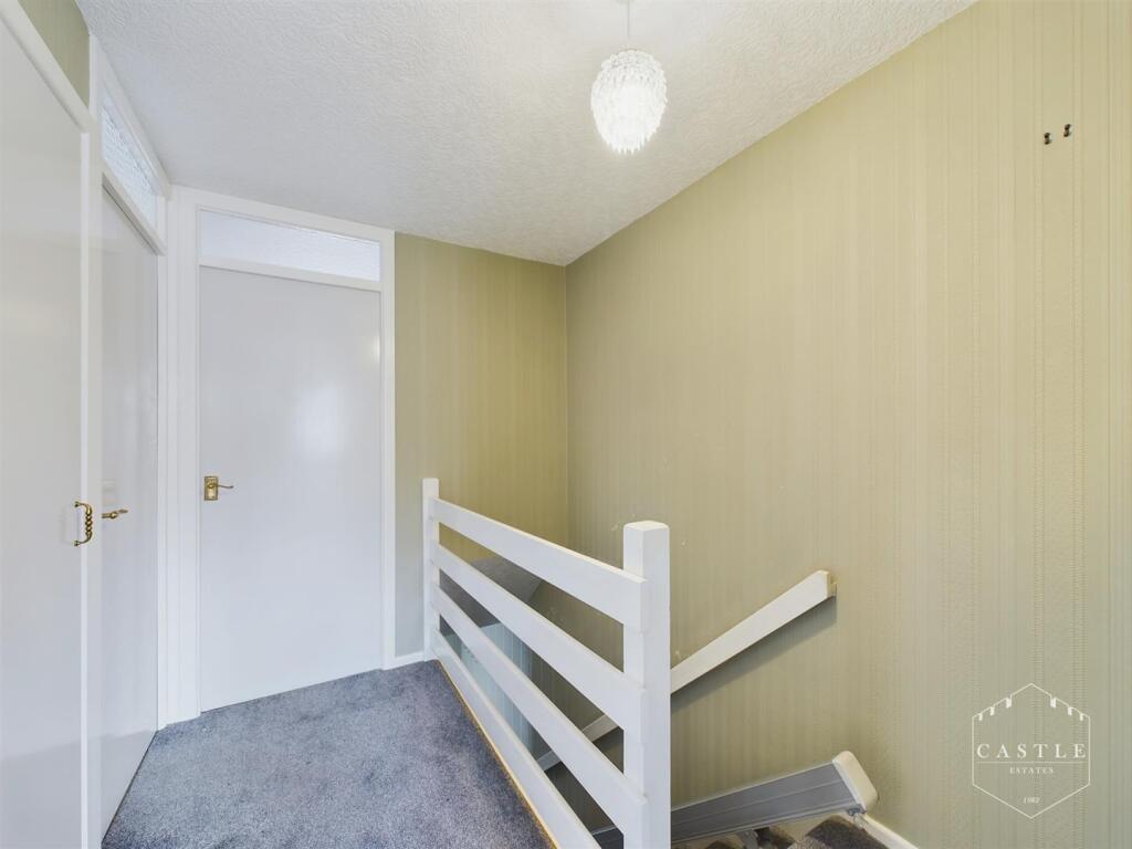 FIRST FLOOR LANDING