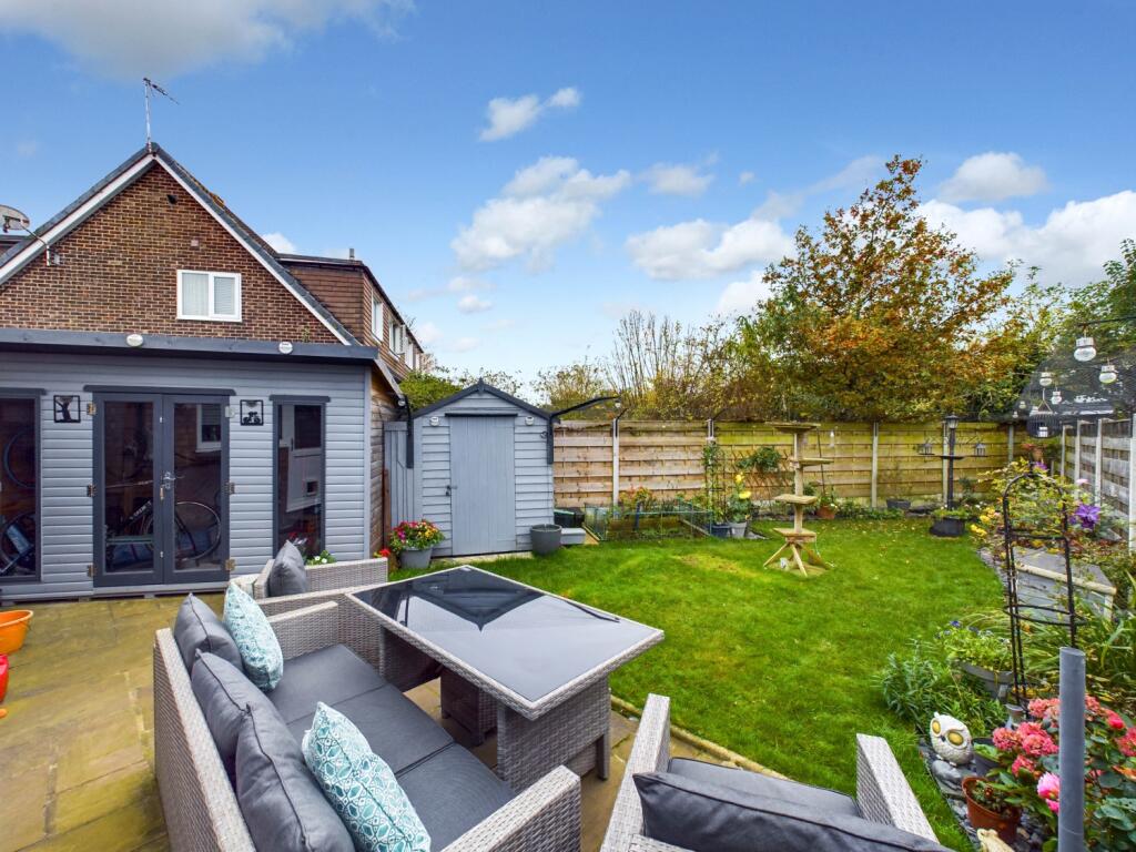 CAM03162G0-PR0178-STILL021