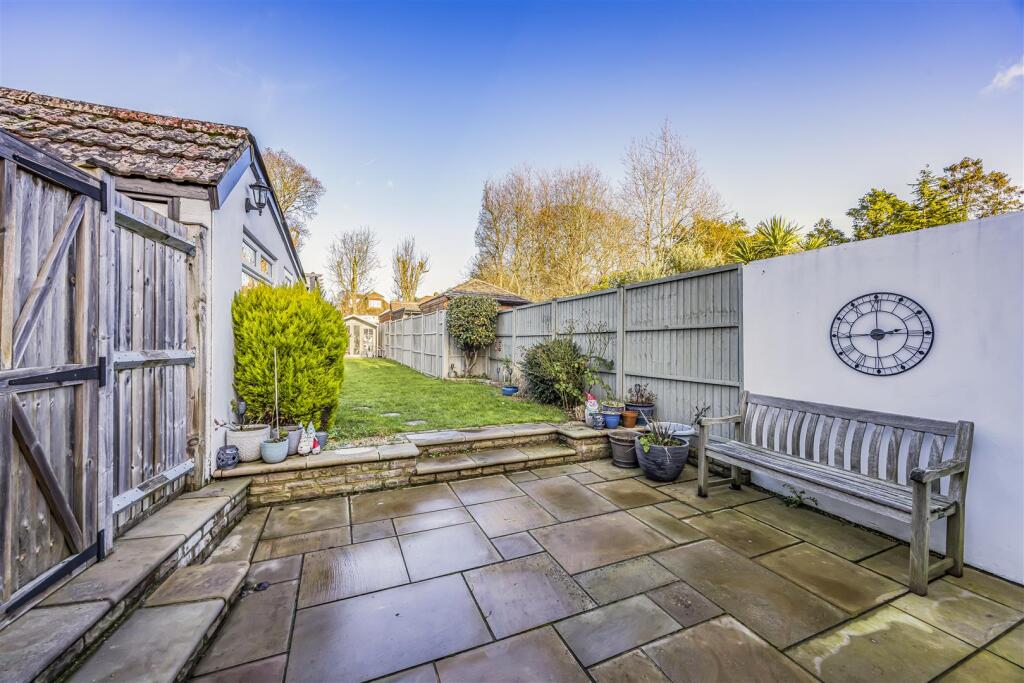 28 Silvester Road, Cowplain-PorticoMarketing-SoldB