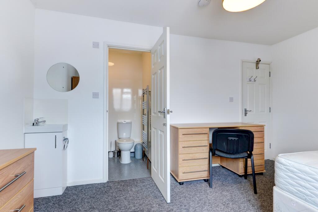 2 Bristol Gardens Bedroom 5 (2)