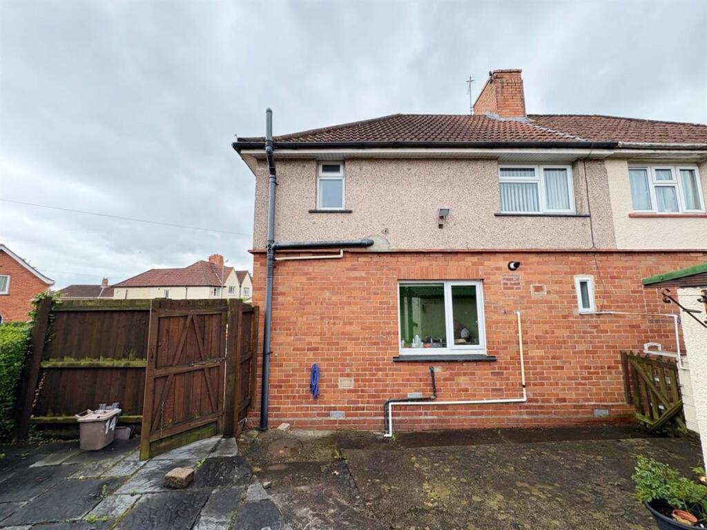 Rear view of property.jpg