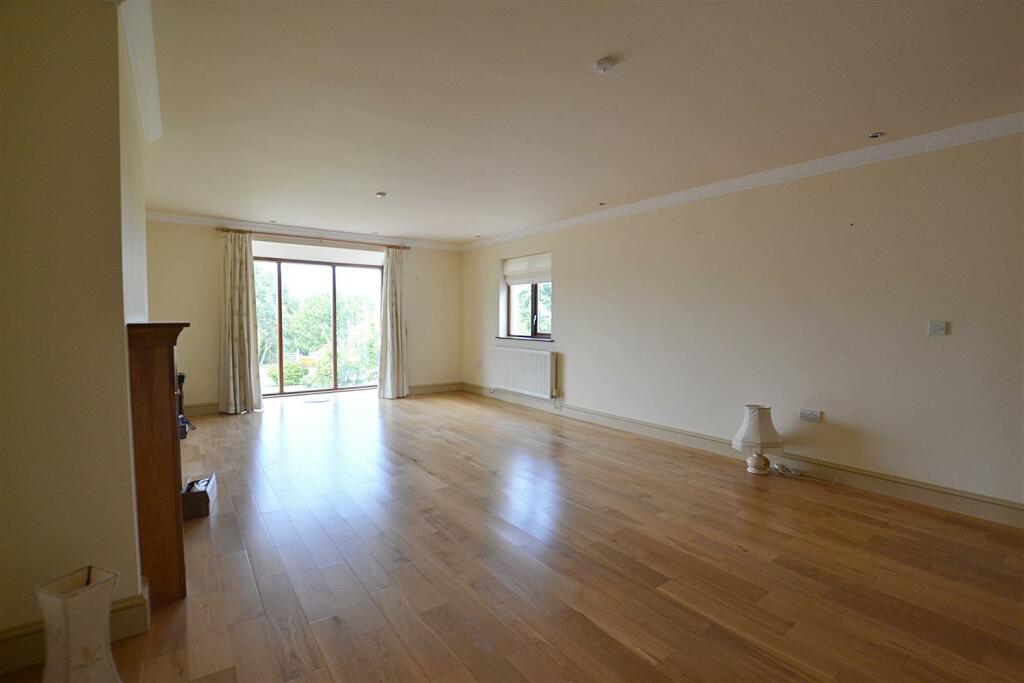 living room...JPG