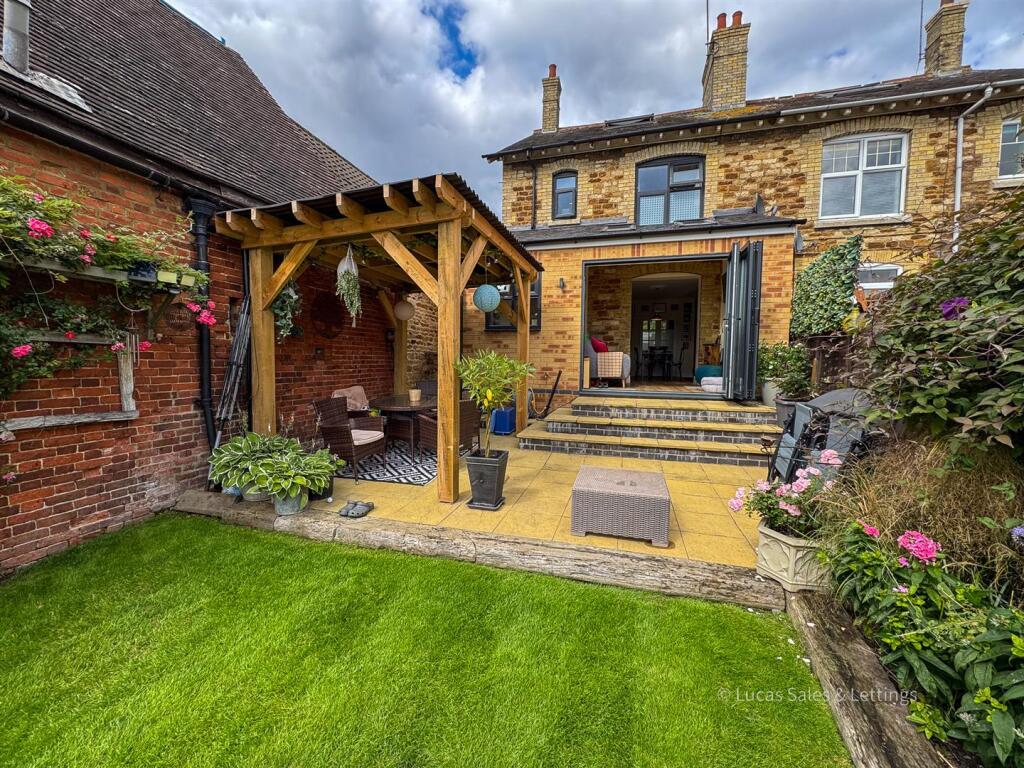 25 Queen Eleanor Rd Geddington-2.jpg