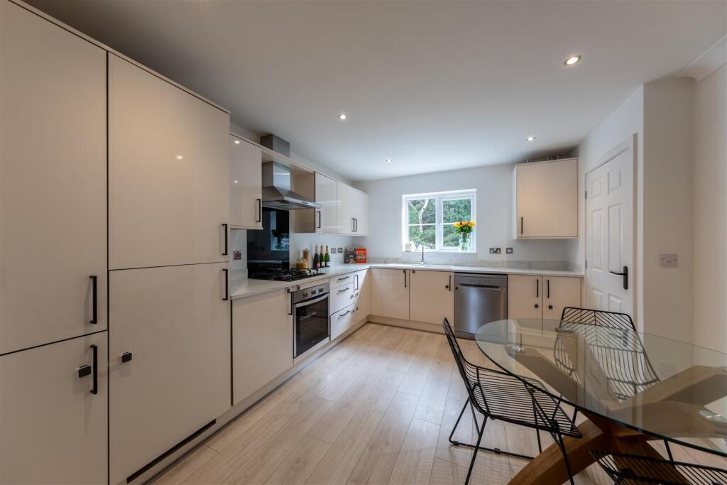 20 Shakerley Close-001.jpg