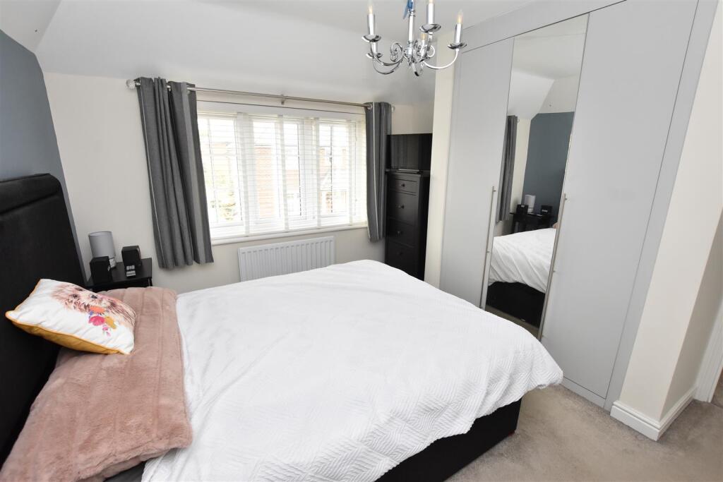 MAIN BEDROOM