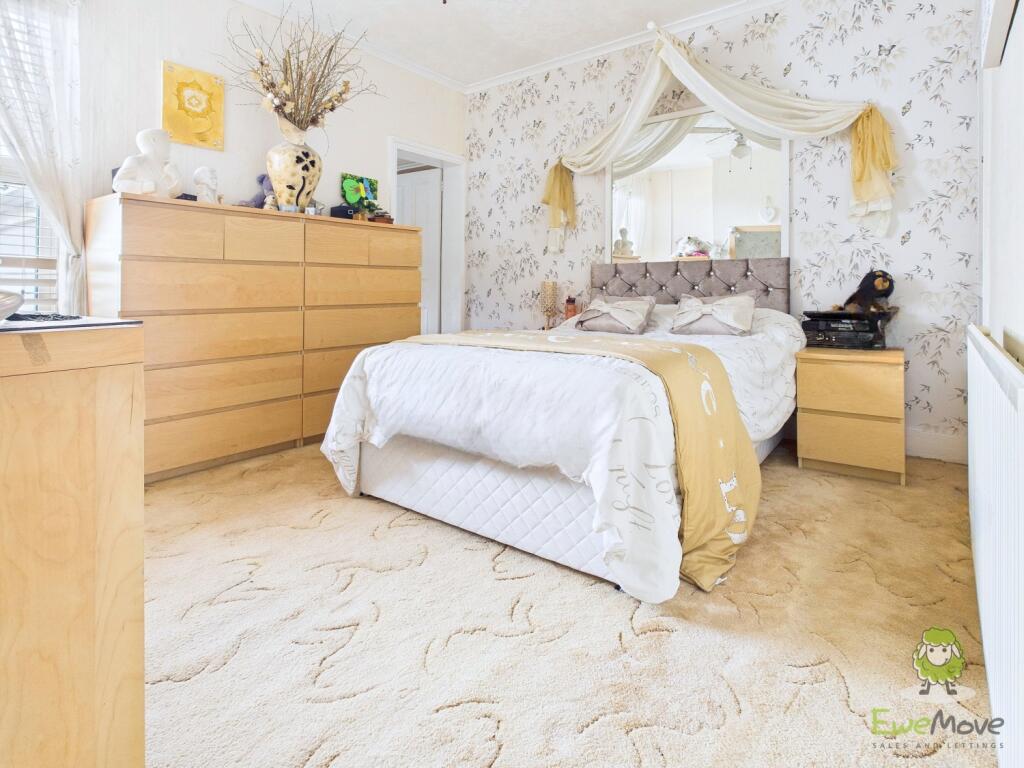 CAM01543G0-PR0158-STILL029