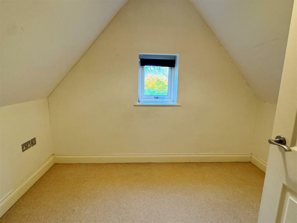 Bed 4.JPG
