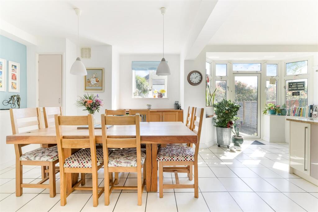 YEWLANDS CLOSE (14).jpg